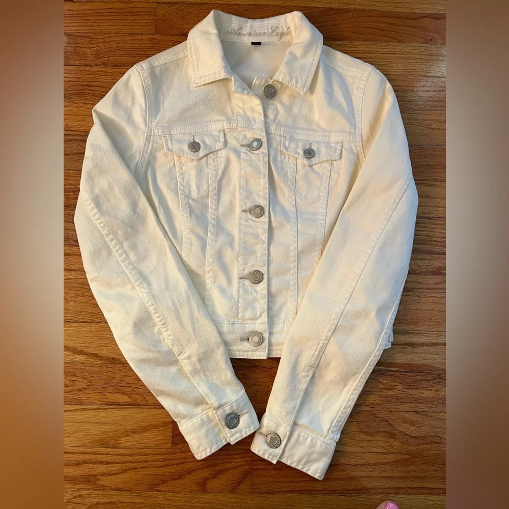 American Eagle White Denim Jean Jacket Size Small - Picture 2 of 3